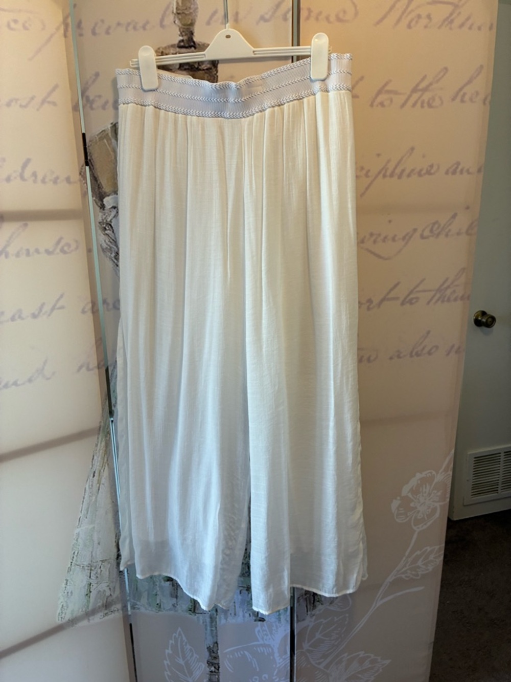 New w/o Tag AB Studio White Wide-Leg Pants with Embroidered Waistband